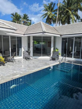 The Oasis Villa Just 150m to the Beach